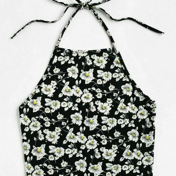 3/$25💦 NWOT Women's Blossom Self Tie Halter Top - Picture 2 of 8